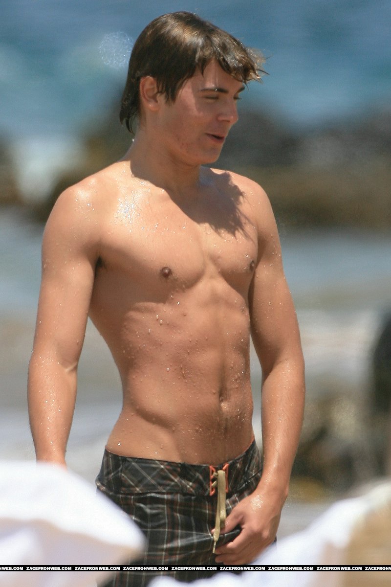 Zac_Efron-r238139.jpg